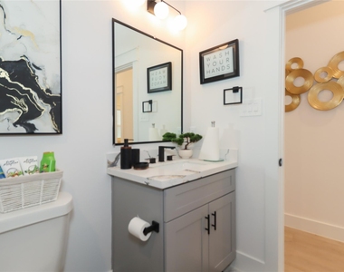 4902 Higgins Street - Photo Thumbnail 33
