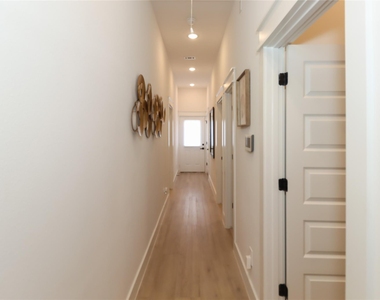 4902 Higgins Street - Photo Thumbnail 13