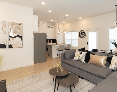 4902 Higgins Street - Photo Thumbnail 2