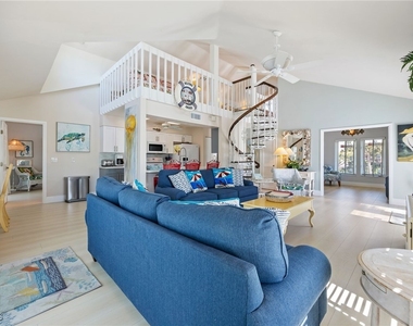 424 Lagoon Drive - Photo Thumbnail 8