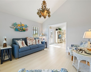 424 Lagoon Drive - Photo Thumbnail 17