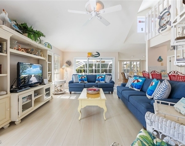 424 Lagoon Drive - Photo Thumbnail 6