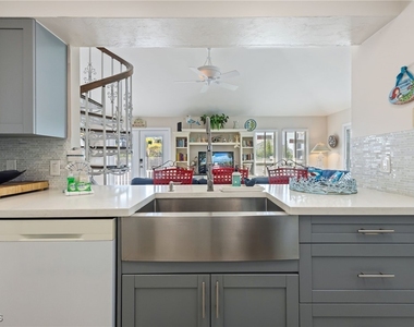 424 Lagoon Drive - Photo Thumbnail 13