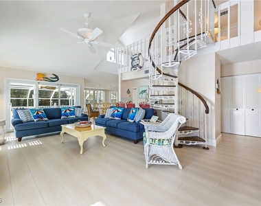 424 Lagoon Drive - Photo Thumbnail 5
