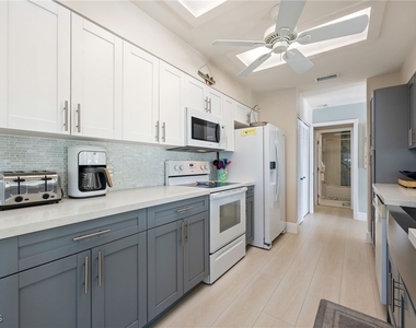 424 Lagoon Drive - Photo Thumbnail 11