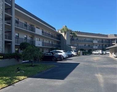 1790 Imperial Golf Course Boulevard - Photo Thumbnail 24