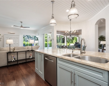 678 11th Avenue S - Photo Thumbnail 9