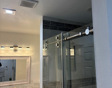 3021 Gray Street - Photo Thumbnail 3