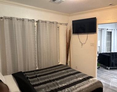 3021 Gray Street - Photo Thumbnail 12