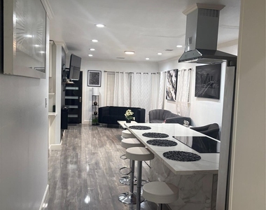 3021 Gray Street - Photo Thumbnail 36
