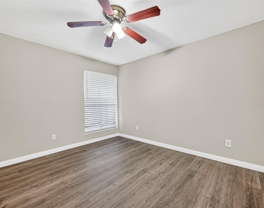 2110 Wilcrest Drive - Photo Thumbnail 19