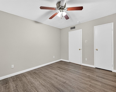 2110 Wilcrest Drive - Photo Thumbnail 20