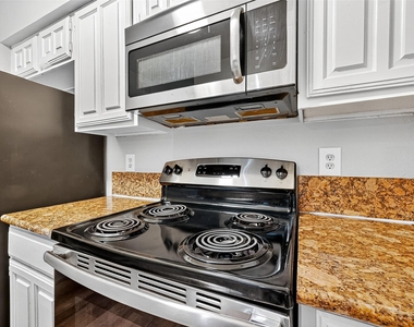 2110 Wilcrest Drive - Photo Thumbnail 13