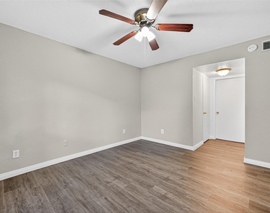 2110 Wilcrest Drive - Photo Thumbnail 15