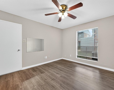 2110 Wilcrest Drive - Photo Thumbnail 16