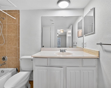 2110 Wilcrest Drive - Photo Thumbnail 17