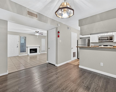 2110 Wilcrest Drive - Photo Thumbnail 9