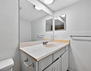 2110 Wilcrest Drive - Photo Thumbnail 18