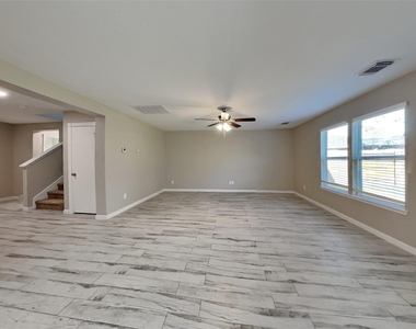7750 Shavano Lane - Photo Thumbnail 2