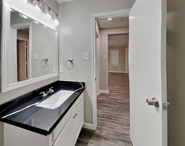7750 Shavano Lane - Photo Thumbnail 12