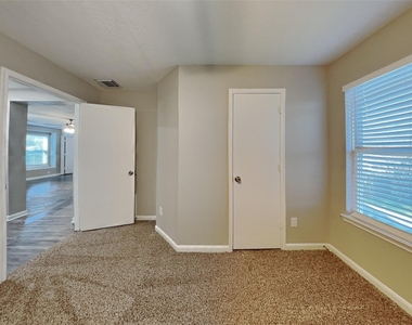 7750 Shavano Lane - Photo Thumbnail 11