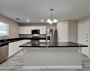 7750 Shavano Lane - Photo Thumbnail 3