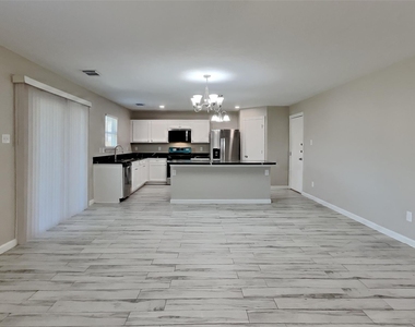 7750 Shavano Lane - Photo Thumbnail 4