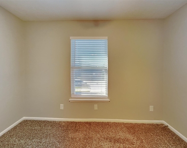7750 Shavano Lane - Photo Thumbnail 9