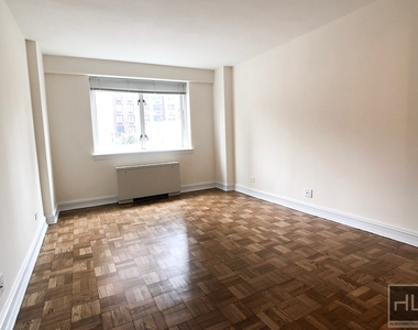 East 71st Street - Photo Thumbnail 2
