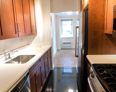 East 71st Street - Photo Thumbnail 4