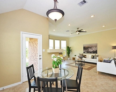 1103 Parkhaven Lane - Photo Thumbnail 8
