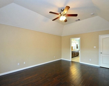 1103 Parkhaven Lane - Photo Thumbnail 14