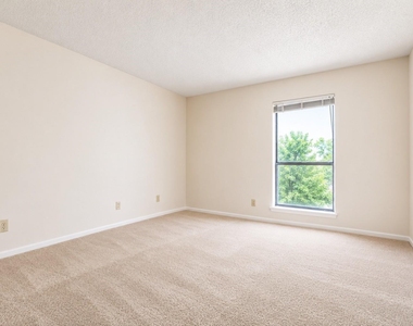 7900 N Stadium Drive - Photo Thumbnail 10