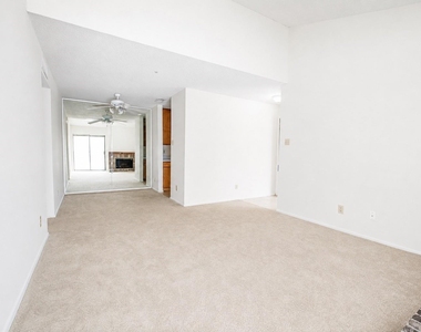 7900 N Stadium Drive - Photo Thumbnail 3