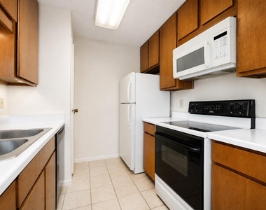 7900 N Stadium Drive - Photo Thumbnail 13