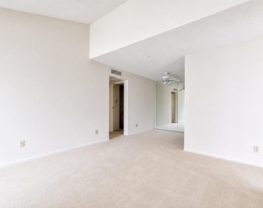 7900 N Stadium Drive - Photo Thumbnail 4