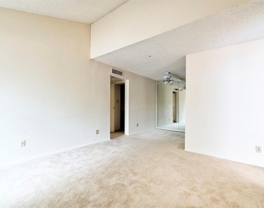 7900 N Stadium Drive - Photo Thumbnail 9