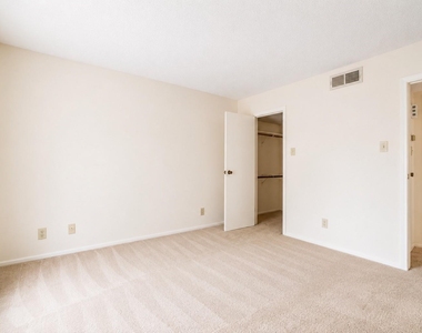 7900 N Stadium Drive - Photo Thumbnail 12
