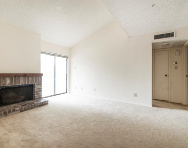 7900 N Stadium Drive - Photo Thumbnail 7