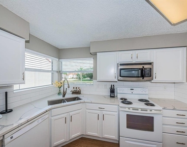 6077 Bahia Del Mar Boulevard - Photo Thumbnail 3