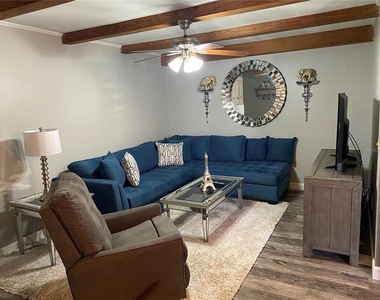 4611 W North B Street - Photo Thumbnail 3