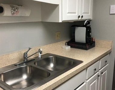 4611 W North B Street - Photo Thumbnail 8