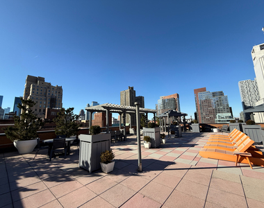 West 53rd Street - Photo Thumbnail 12