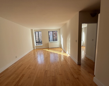 West 53rd Street - Photo Thumbnail 8