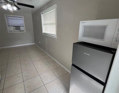 3407 N Avenida Republica De Cuba - Photo Thumbnail 9