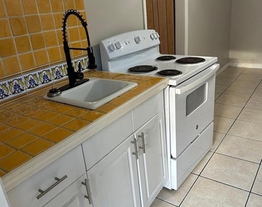 3407 N Avenida Republica De Cuba - Photo Thumbnail 1