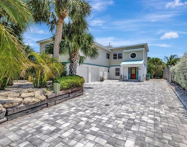 217 Marina Drive - Photo Thumbnail 2