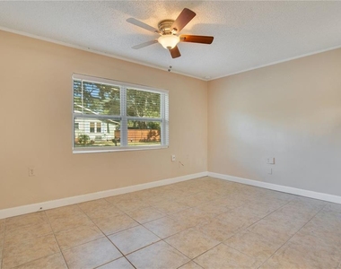 1800 E Harding Street - Photo Thumbnail 3