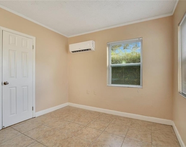 1800 E Harding Street - Photo Thumbnail 8