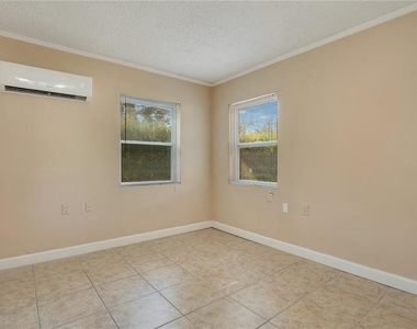 1800 E Harding Street - Photo Thumbnail 7